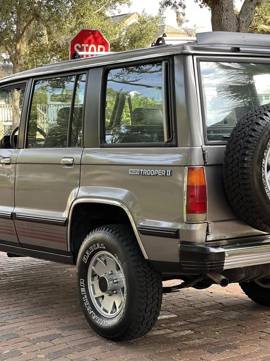 1988 Isuzu Trooper - Image 25 of 31