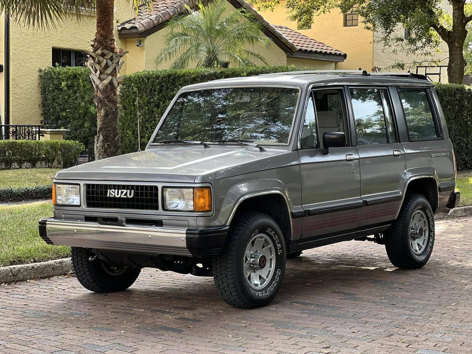 1988 Isuzu Trooper - Image 3 of 31