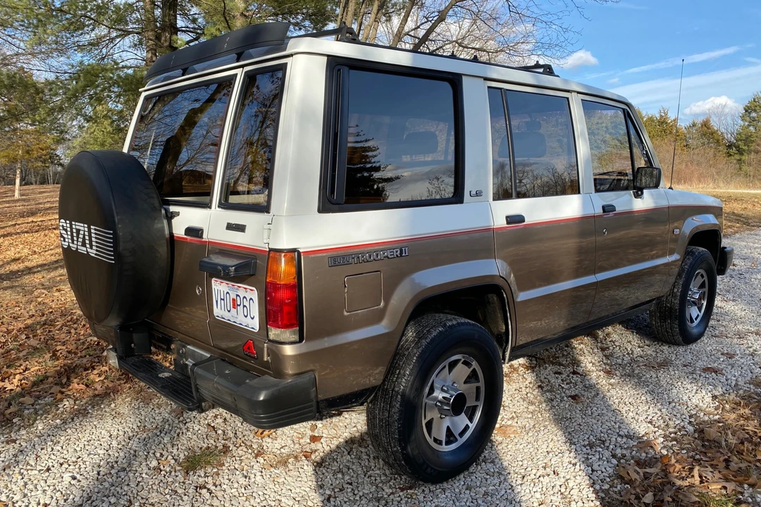 1988 Isuzu Trooper - Image 6 of 31