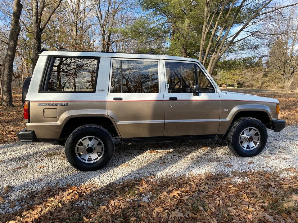 1988 Isuzu Trooper - Image 4 of 31