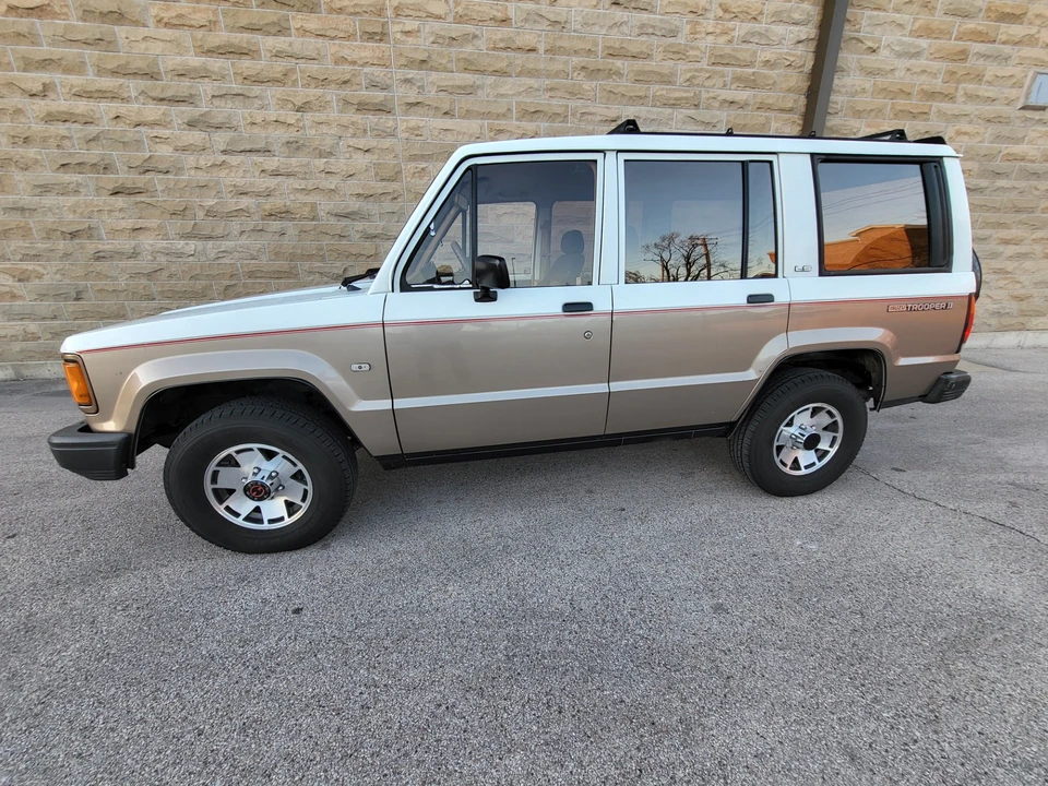 1988 Isuzu Trooper - Image 17 of 31