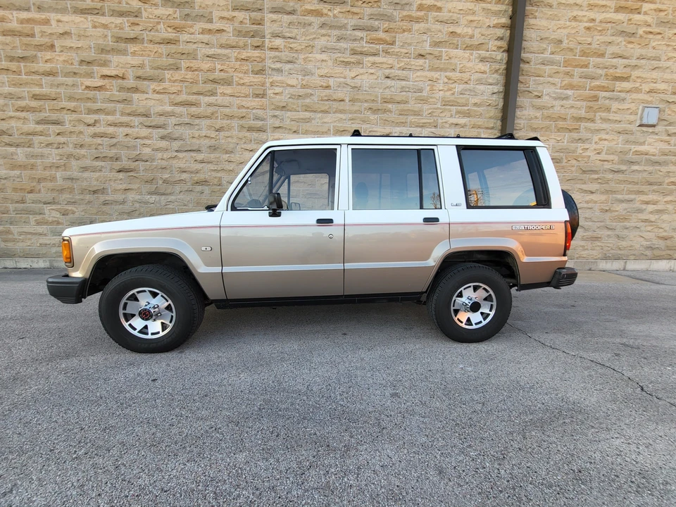 1988 Isuzu Trooper - Image 16 of 31