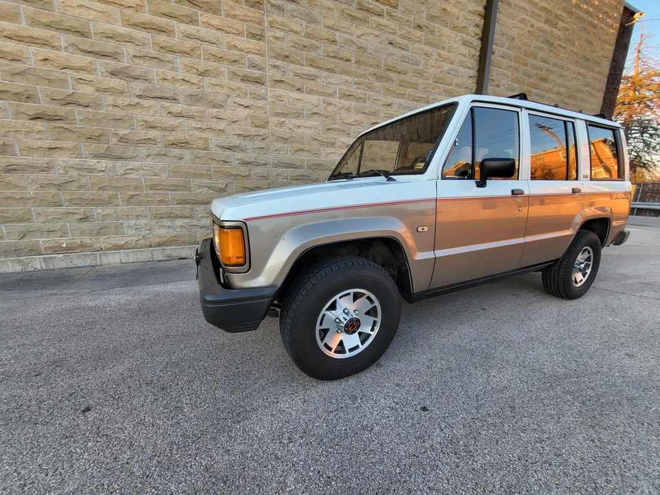 1988 Isuzu Trooper - Image 4 of 31