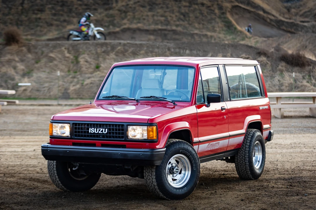 1988 Isuzu Trooper - Image 14 of 31