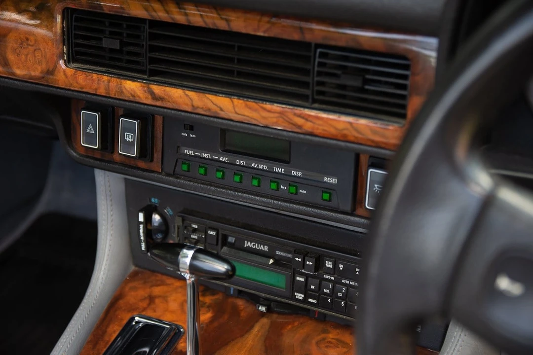 1988 Jaguar XJS Convertible - Image 9 of 30