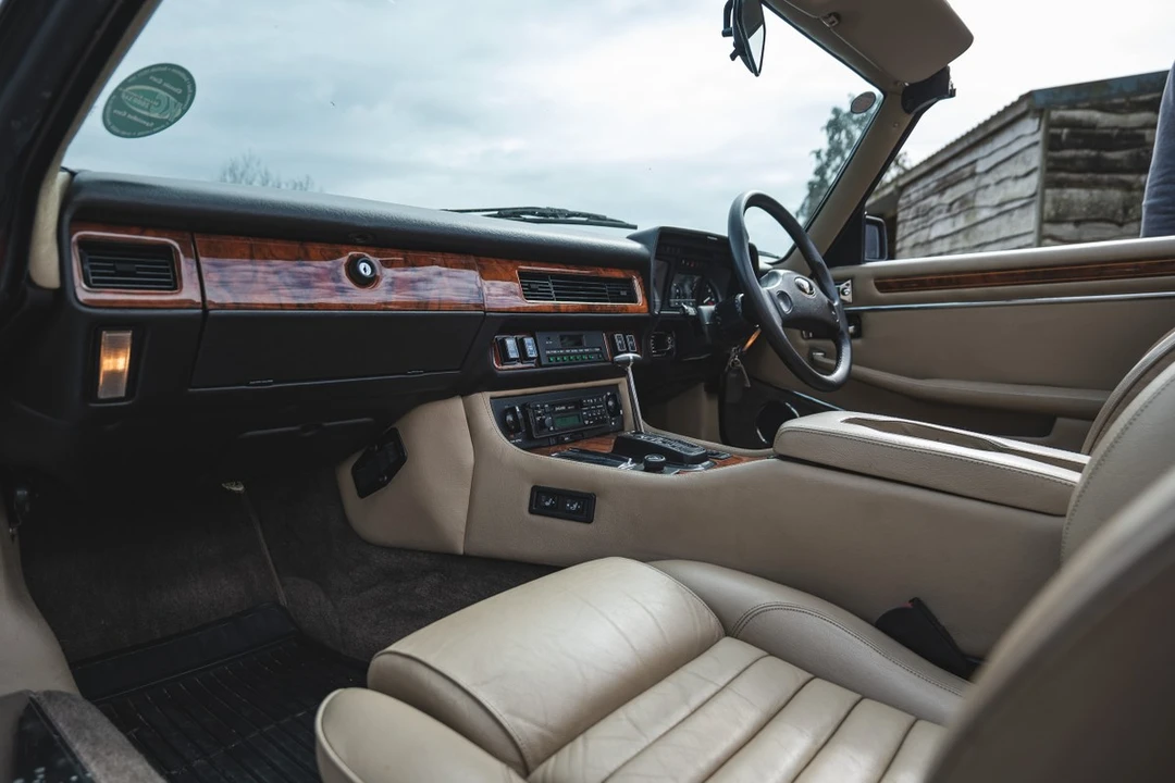 1988 Jaguar XJS Convertible - Image 29 of 30