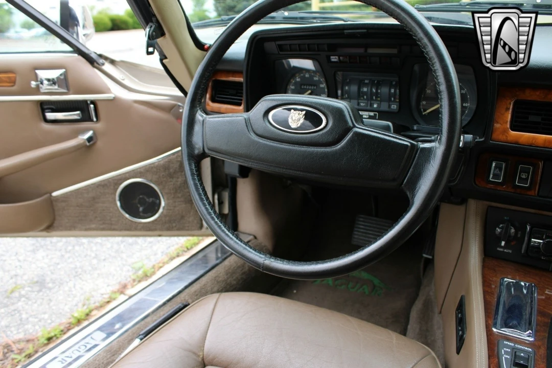 1988 Jaguar XJS Convertible - Image 17 of 21