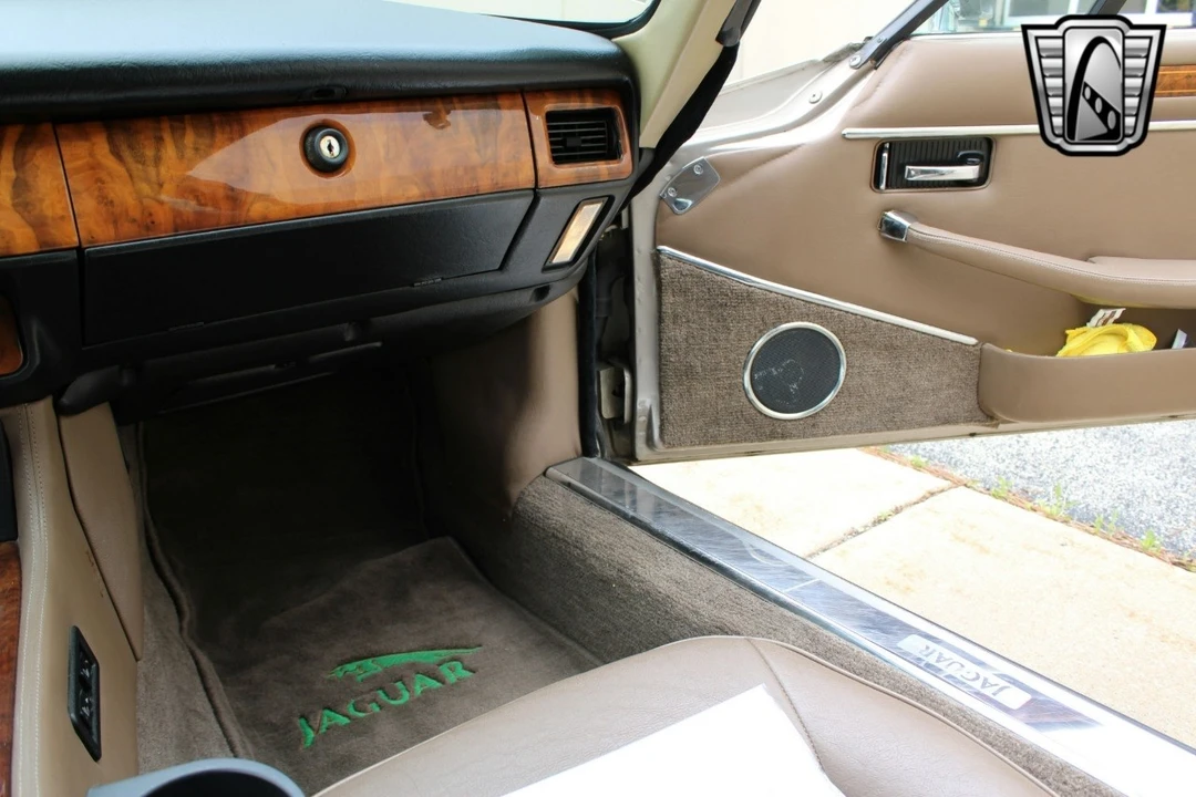 1988 Jaguar XJS Convertible - Image 19 of 21