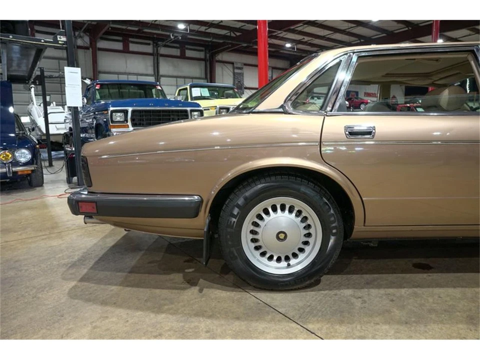 1988 Jaguar XJ40 XJ - Image 9 of 31