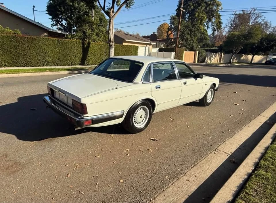 1988 Jaguar XJ40 XJ - Image 2 of 12