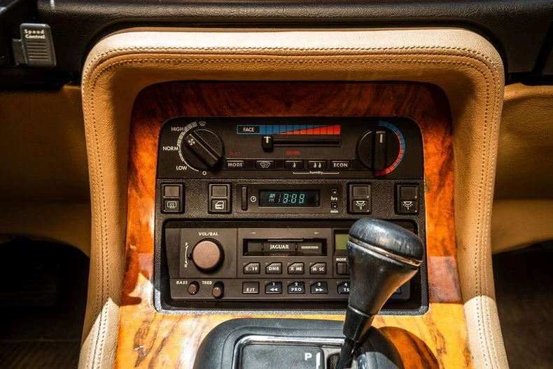 1988 Jaguar XJ40 XJ - Image 17 of 31