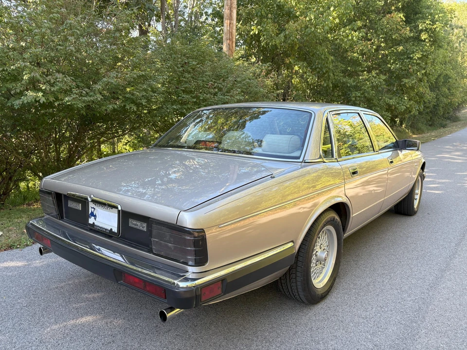 1988 Jaguar XJ40 XJ - Image 11 of 31