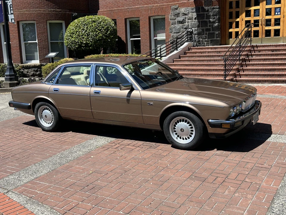 1988 Jaguar XJ Series 3 - Image 17 of 31