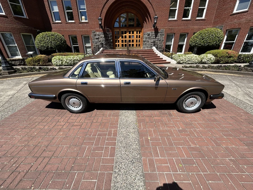 1988 Jaguar XJ Series 3 - Image 16 of 31