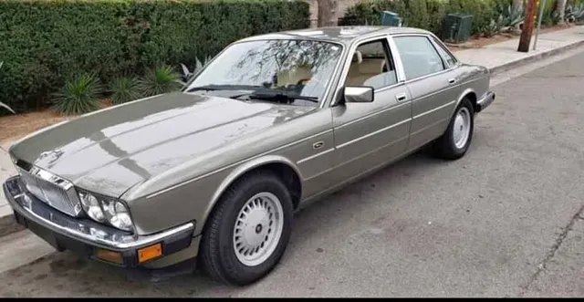 1988 Jaguar Vanden Plas