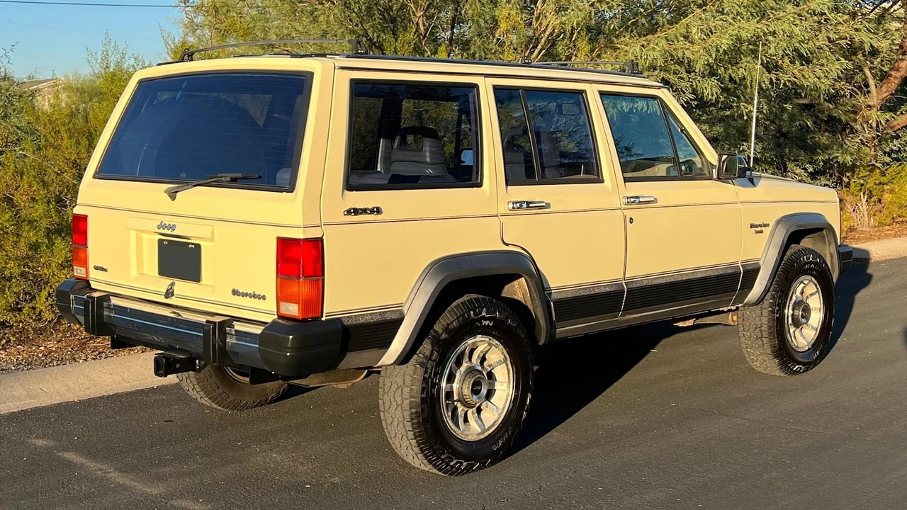 1988 Jeep XJ Cherokee - Image 8 of 10