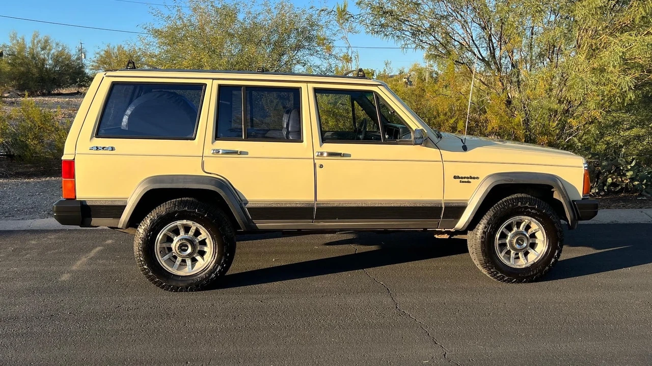 1988 Jeep XJ Cherokee - Image 9 of 10