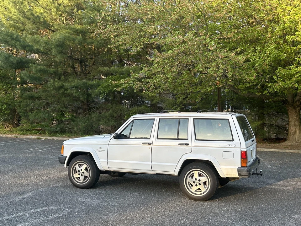 1988 Jeep XJ Cherokee - Image 16 of 31