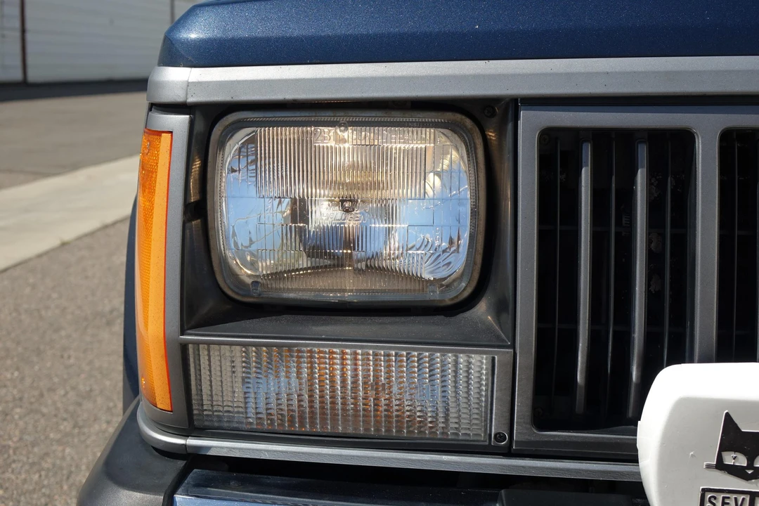 1988 Jeep XJ Cherokee - Image 16 of 31