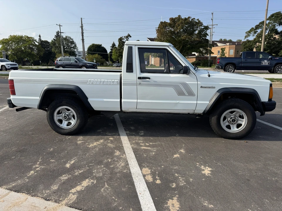1988 Jeep Comanche - Image 10 of 31