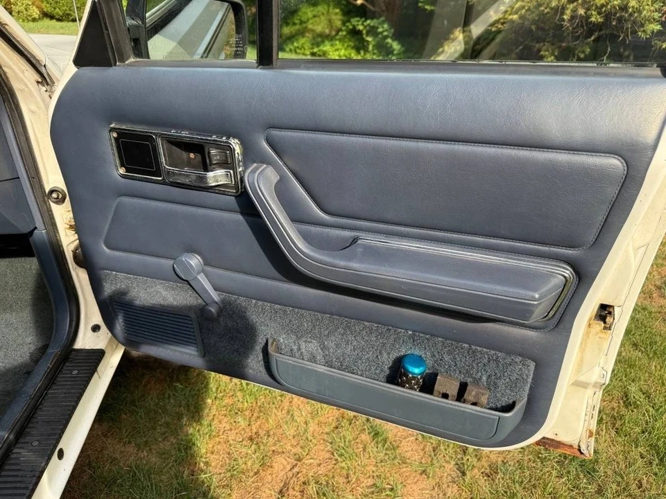 1988 Jeep Comanche - Image 8 of 12