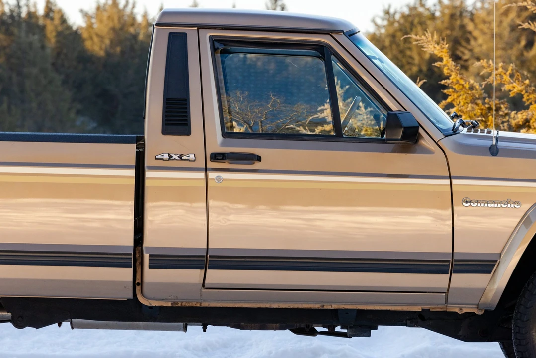 1988 Jeep Comanche - Image 24 of 31