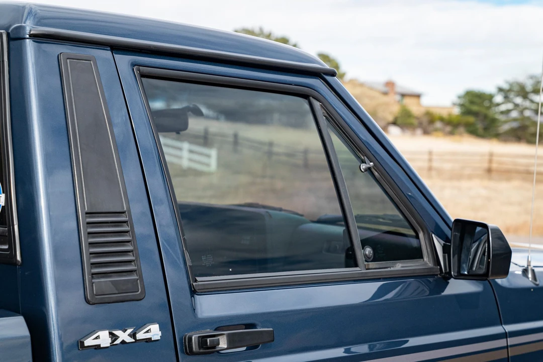 1988 Jeep Comanche - Image 25 of 31