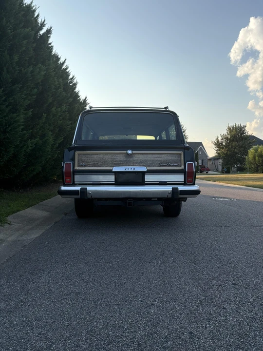 1988 Jeep SJ Grand Wagoneer - Image 21 of 31