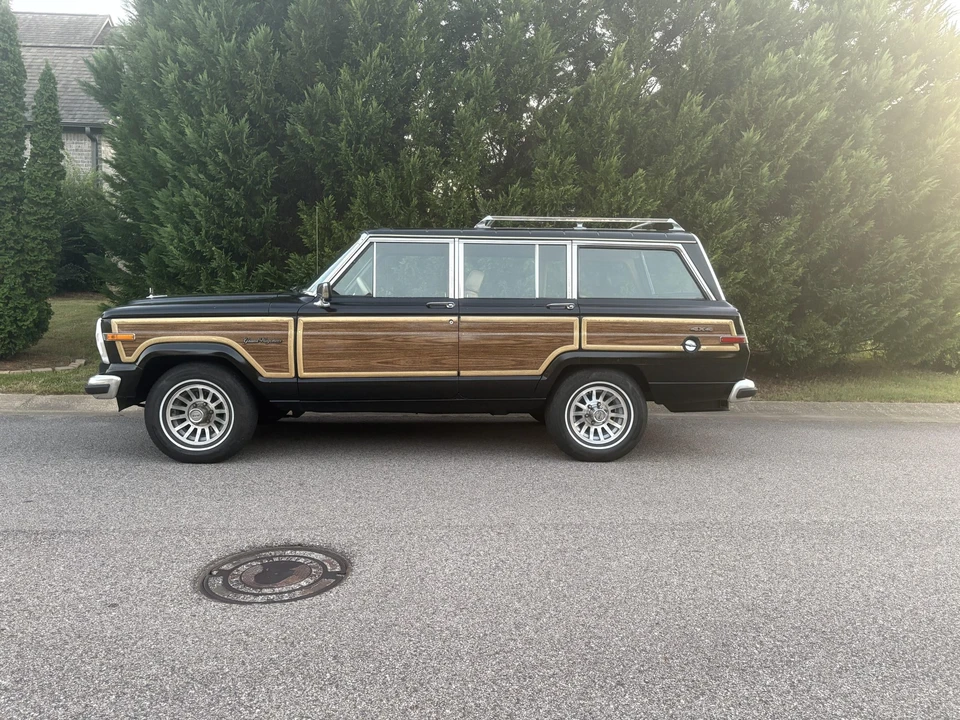 1988 Jeep SJ Grand Wagoneer - Image 14 of 31