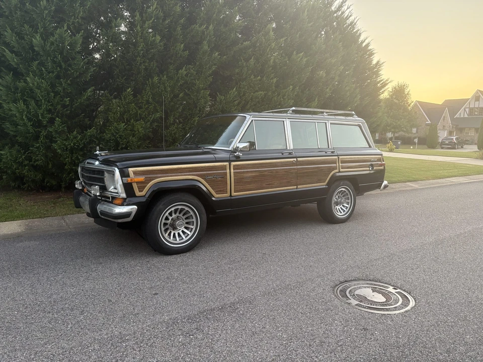 1988 Jeep SJ Grand Wagoneer - Image 13 of 31