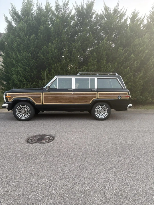 1988 Jeep SJ Grand Wagoneer - Image 16 of 31