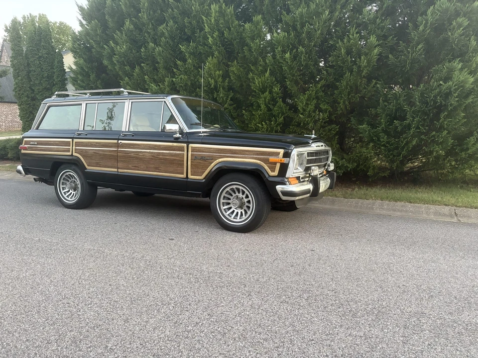 1988 Jeep SJ Grand Wagoneer - Image 5 of 31