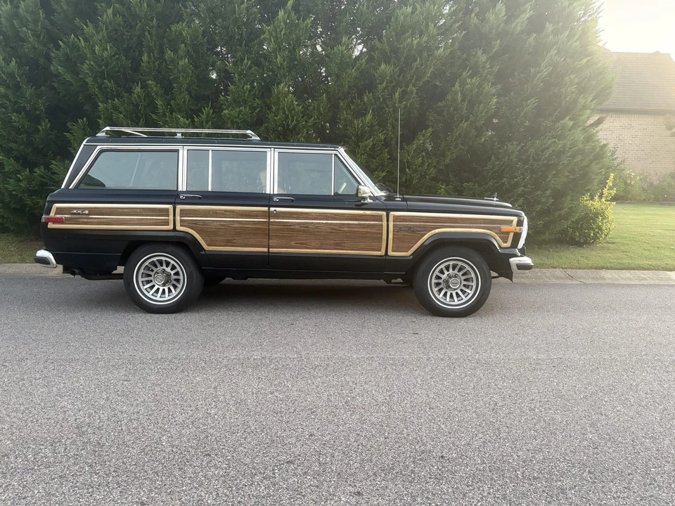1988 Jeep SJ Grand Wagoneer - Image 22 of 31