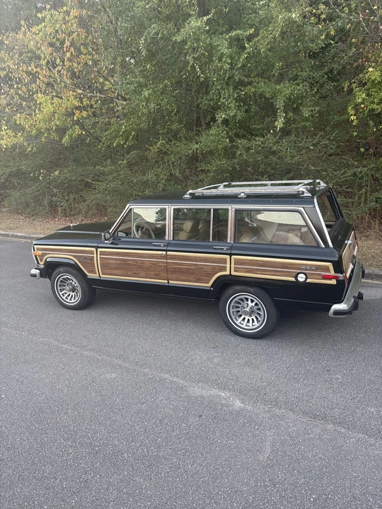 1988 Jeep SJ Grand Wagoneer - Image 17 of 31