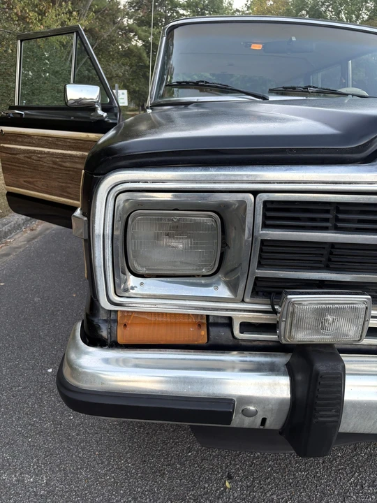 1988 Jeep SJ Grand Wagoneer - Image 25 of 31