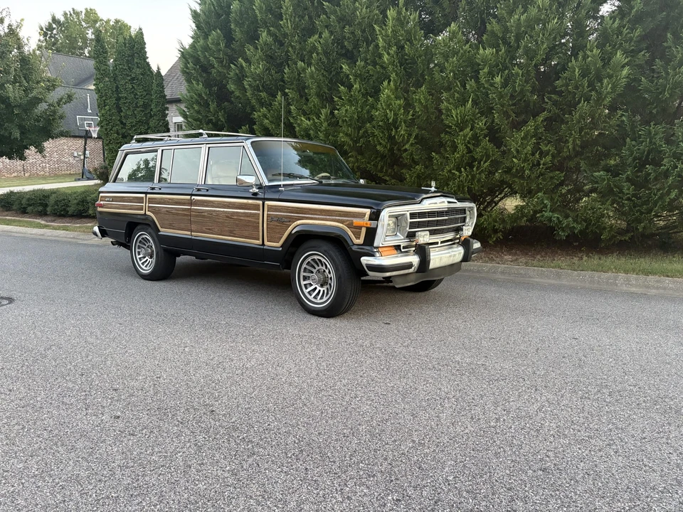 1988 Jeep SJ Grand Wagoneer - Image 2 of 31