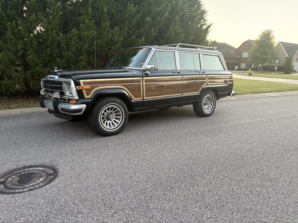 1988 Jeep SJ Grand Wagoneer - Image 11 of 31