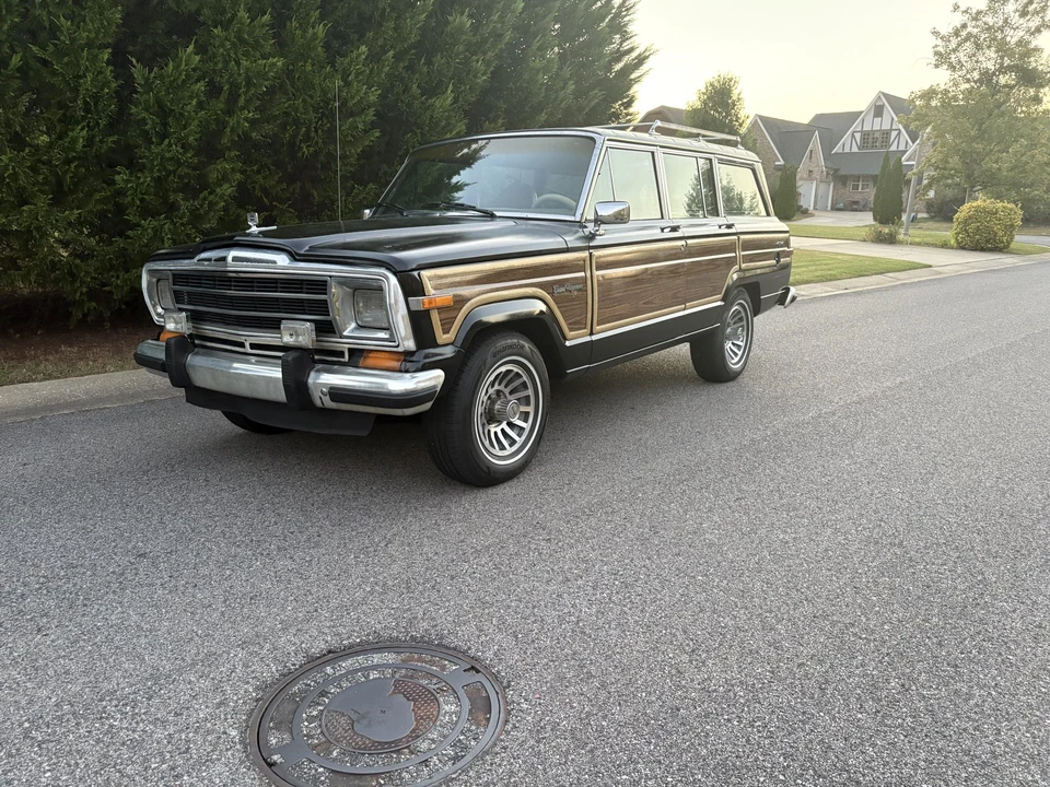 1988 Jeep SJ Grand Wagoneer - Image 9 of 31