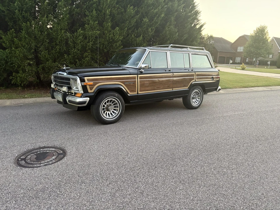 1988 Jeep SJ Grand Wagoneer - Image 12 of 31