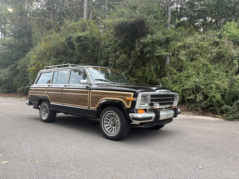 1988 Jeep SJ Grand Wagoneer - Image 4 of 31