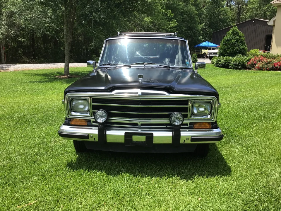 1988 Jeep SJ Grand Wagoneer - Image 9 of 31