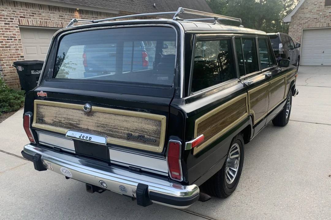 1988 Jeep SJ Grand Wagoneer - Image 5 of 31
