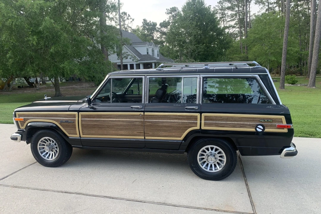 1988 Jeep SJ Grand Wagoneer - Image 3 of 31