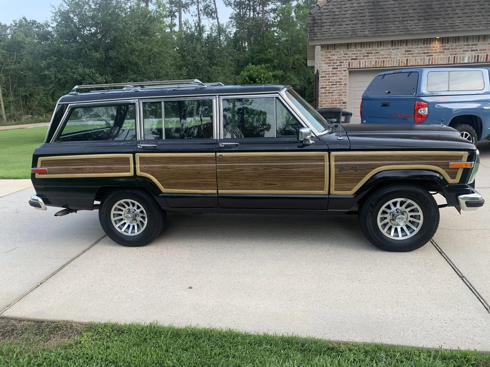 1988 Jeep SJ Grand Wagoneer - Image 6 of 31