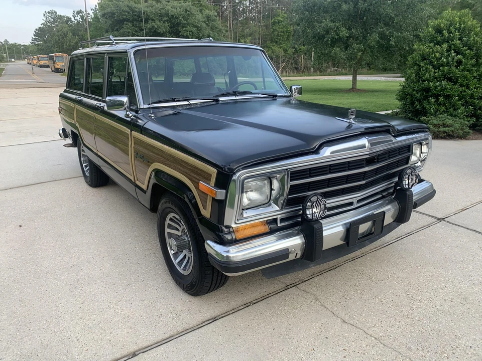 1988 Jeep SJ Grand Wagoneer - Image 8 of 31