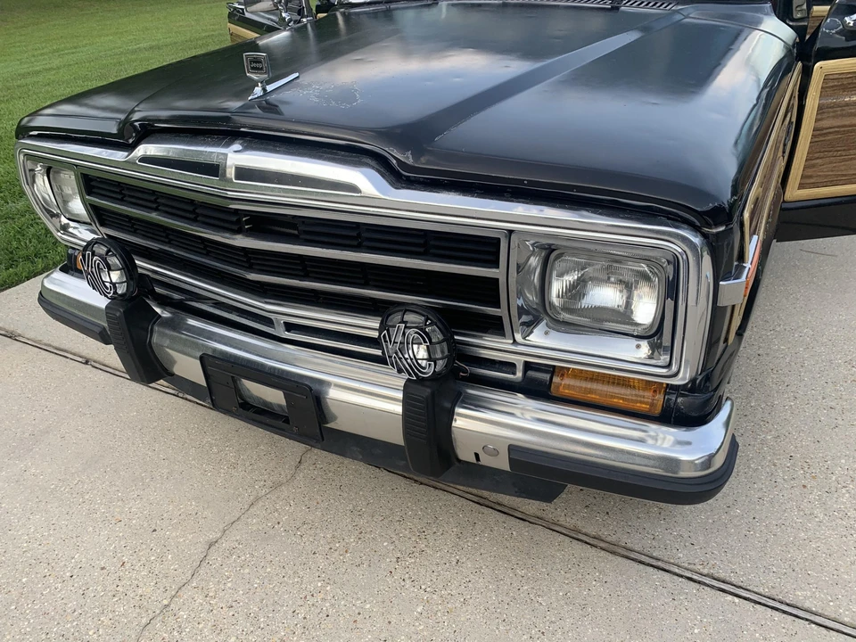 1988 Jeep SJ Grand Wagoneer - Image 16 of 31