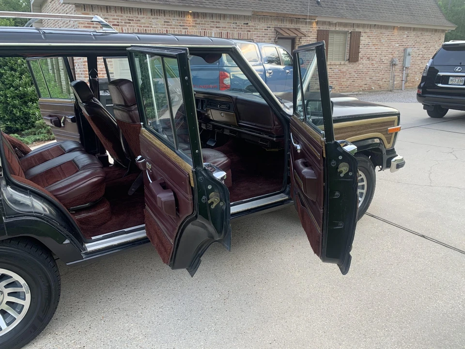 1988 Jeep SJ Grand Wagoneer - Image 19 of 31