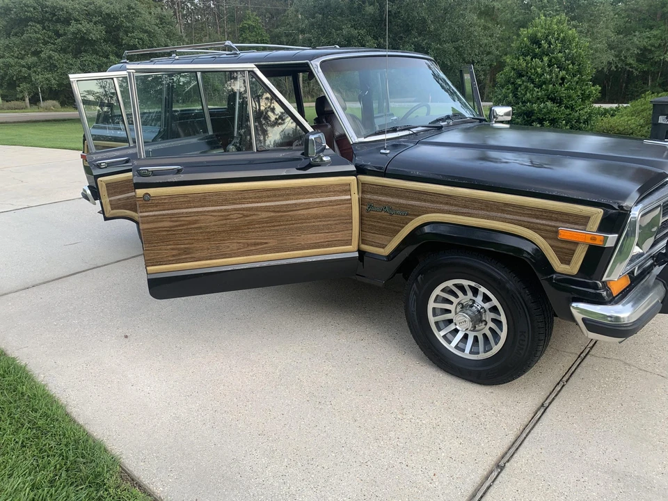 1988 Jeep SJ Grand Wagoneer - Image 17 of 31