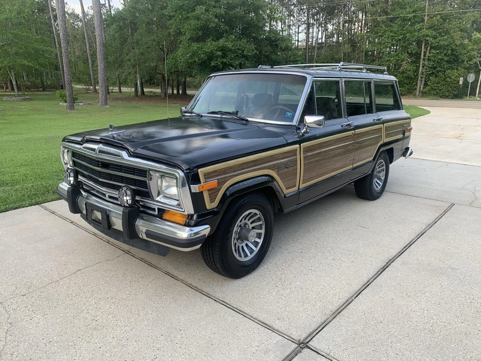 1988 Jeep SJ Grand Wagoneer - Image 2 of 31