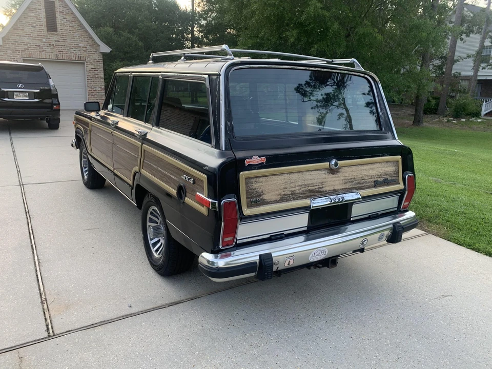 1988 Jeep SJ Grand Wagoneer - Image 4 of 31